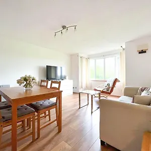 Comfort: 2-bedroom Flat With Parking And Transport Links , London United Kingdom